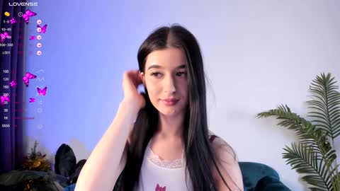 Snapshot of laura_coy chatting on January 27, 2025, 8:28 pm Laura online show from January 27, 2025, 8:28 pm