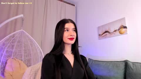 Snapshot of laura_coy chatting on February 3, 2025, 8:24 pm Laura online show from February 3, 2025, 8:24 pm