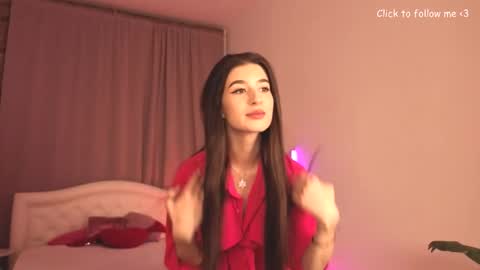 Laura online show from November 12, 2025, 7:46 pm