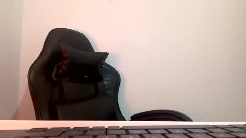 Snapshot of laura_d23 chatting on September 9, 2025, 1:27 am laura online show from September 9, 2025, 1:27 am