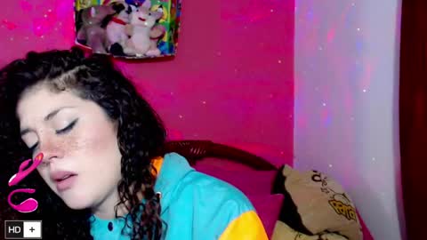 Snapshot of laura_fountain_ chatting on April 10, 2026, 10:25 pm weedcam Curly Laura OF online show from April 10, 2026, 10:25 pm