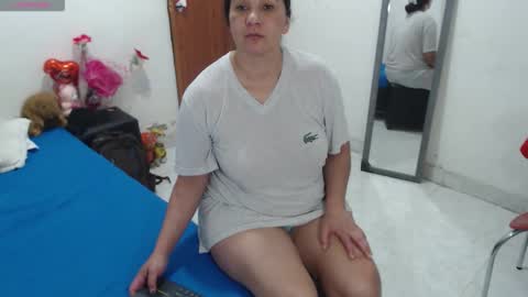 laura_foxx2379 online show from October 3, 2025, 12:40 am