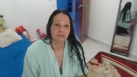 laura_foxx2379 online show from November 14, 2025, 4:06 pm