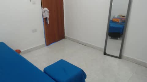 laura_foxx2379 online show from January 7, 2026, 5:04 pm