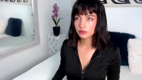 Laura Gibson online show from February 5, 2026, 12:54 pm