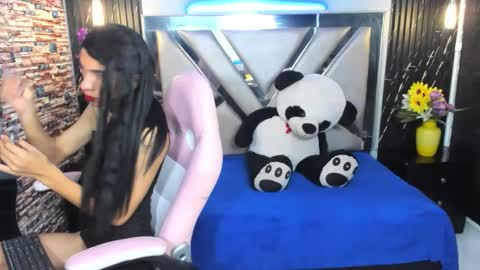 Snapshot of laura_goldenn chatting on March 15, 2026, 9:43 pm Laura Goldenn online show from March 15, 2026, 9:43 pm