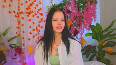 Snapshot of laura_halle chatting on November 10, 2025, 7:40 am laura online show from November 10, 2025, 7:40 am