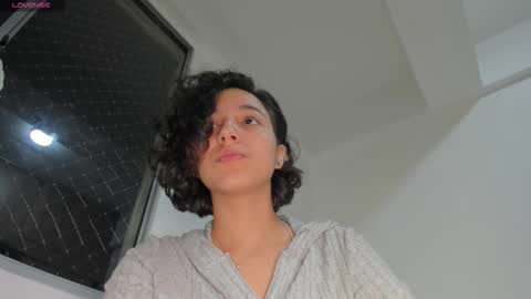 Snapshot of laura_hills18 chatting on October 1, 2025, 12:16 am Lura online show from October 1, 2025, 12:16 am