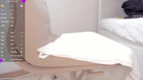 Snapshot of laura_hills18 chatting on October 1, 2025, 12:22 pm Lura online show from October 1, 2025, 12:22 pm