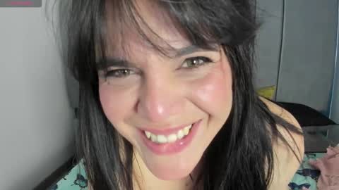 Snapshot of laura_hotties chatting on September 18, 2025, 1:35 pm laura hotties online show from September 18, 2025, 1:35 pm