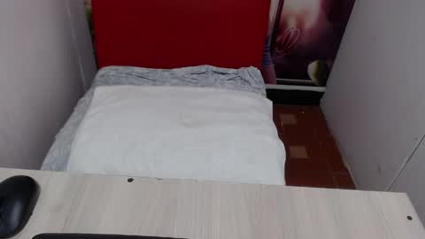  Laura  online show from April 5, 2026, 2:25 pm