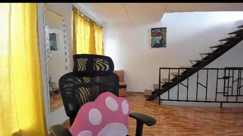 Snapshot of laura_ivy chatting on August 3, 2026, 1:05 pm LauraIvy online show from August 3, 2026, 1:05 pm