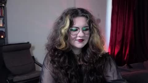 Miss Laura online show from September 27, 2025, 9:47 am