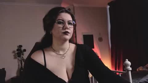 Miss Laura online show from February 9, 2026, 10:19 am