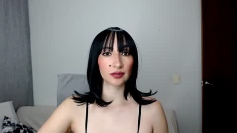 Laura online show from July 5, 2026, 1:01 am