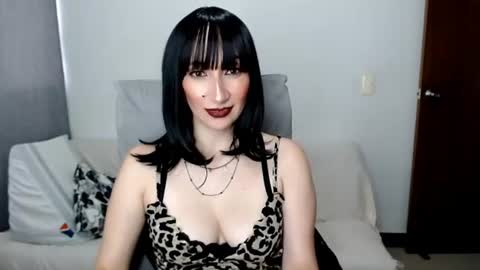 Laura online show from July 23, 2026, 10:29 pm