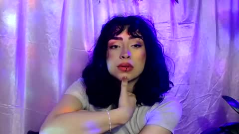 laura_pink01 online show from February 22, 2025, 2:28 am