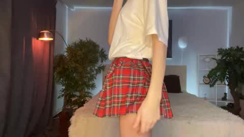 Snapshot of laura_ponter chatting on February 6, 2026, 12:37 am Laura online show from February 6, 2026, 12:37 am