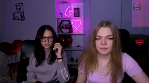 laura_queen_ online show from November 25, 2025, 8:42 pm