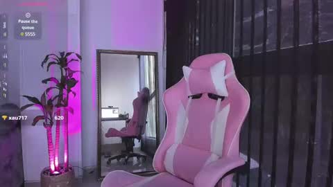Laura Rose online show from December 19, 2024, 1:40 pm