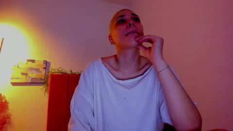 Laura Rose online show from April 20, 2026, 4:43 pm