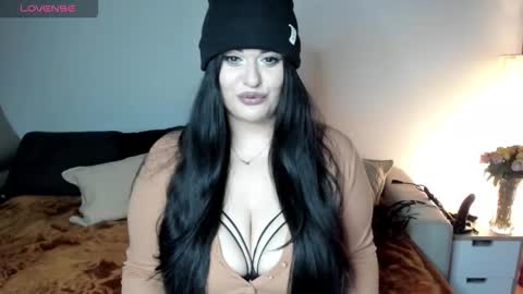 Laura online show from November 11, 2025, 5:24 pm