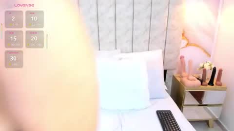 Laura Smith online show from September 13, 2025, 11:04 pm