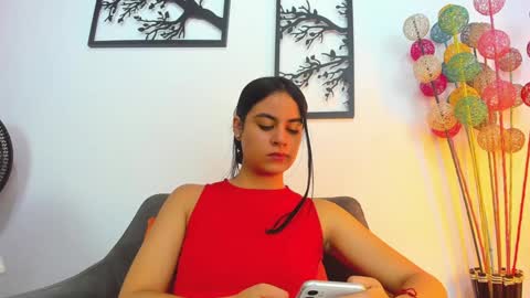 LAURA SOE online show from January 17, 2025, 1:24 pm
