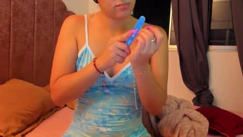 Snapshot of laura_soe chatting on October 5, 2025, 11:35 pm LAURA SOE online show from October 5, 2025, 11:35 pm