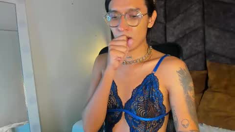 lauraagomezz__ online show from February 7, 2025, 1:47 am