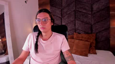 lauraagomezz__ online show from February 9, 2025, 3:23 pm