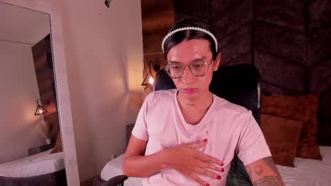 lauraagomezz__ online show from February 9, 2025, 6:26 pm