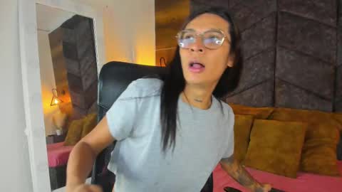lauraagomezz__ online show from February 15, 2025, 7:28 pm