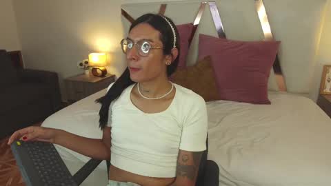 lauraagomezz__ online show from February 28, 2025, 11:12 pm