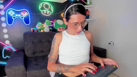 lauraagomezz__ online show from March 4, 2025, 1:55 am
