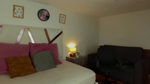 lauraagomezz__ online show from March 7, 2025, 2:04 am