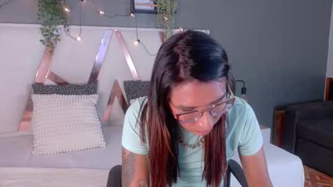 lauraagomezz__ online show from October 20, 2025, 8:42 pm