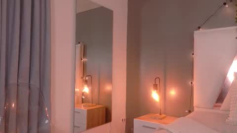 lauraagomezz__ online show from October 21, 2025, 7:58 pm