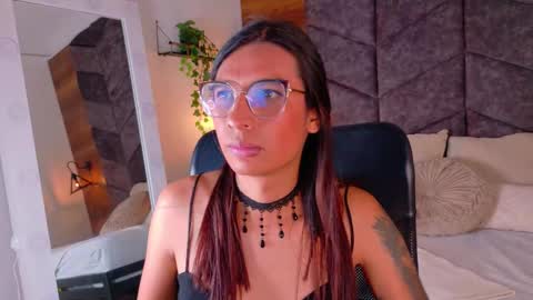 lauraagomezz__ online show from October 22, 2025, 9:14 pm
