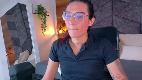 lauraagomezz__ online show from October 23, 2025, 7:45 pm