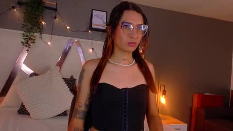 lauraagomezz__ online show from October 29, 2025, 11:23 am