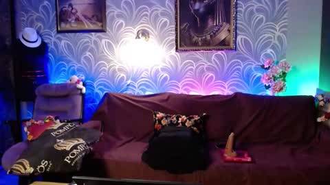 Laura online show from December 12, 2024, 3:59 pm