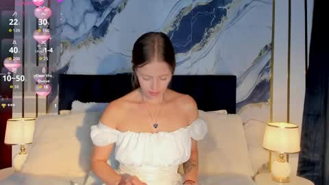 Snapshot of laurablue_ chatting on April 19, 2026, 6:10 pm Laura Blue online show from April 19, 2026, 6:10 pm
