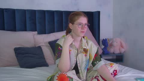 Snapshot of lauradennis chatting on June 3, 2026, 4:45 pm Laura online show from June 3, 2026, 4:45 pm