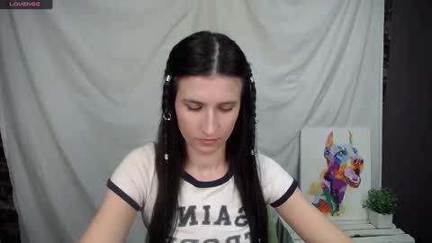 Laura online show from March 9, 2025, 9:35 am