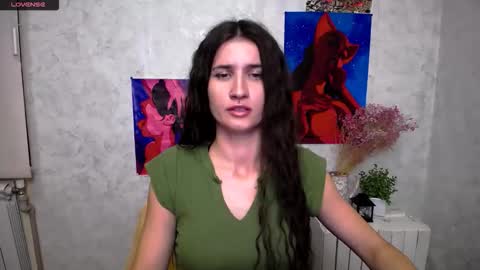 Snapshot of lauradre_ chatting on October 3, 2025, 8:55 am Laura online show from October 3, 2025, 8:55 am