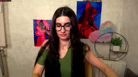 Snapshot of lauradre_ chatting on October 30, 2025, 12:56 am Laura online show from October 30, 2025, 12:56 am