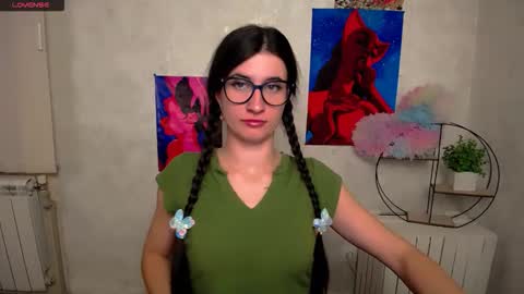 Snapshot of lauradre_ chatting on November 10, 2025, 1:43 pm Laura online show from November 10, 2025, 1:43 pm