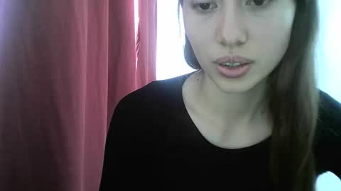 L A U R A online show from February 4, 2026, 8:03 pm