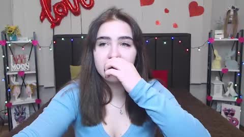 LauraHlot online show from February 12, 2025, 6:40 pm